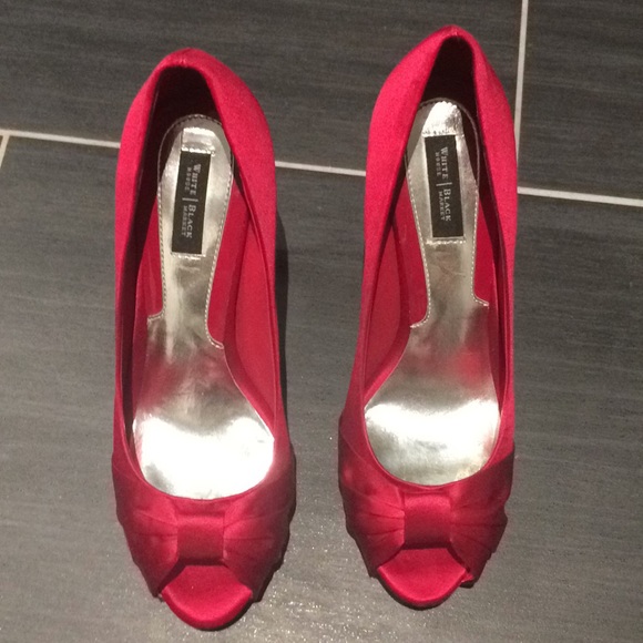 White House Black Market Shoes - Gorgeous women’s  Red shoes, sz 9